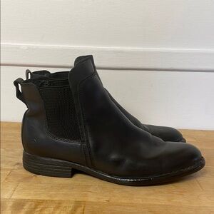 BORN Min Chelsea Boots Pull On Black Leather Dress Ankle Boots men’s Size 10